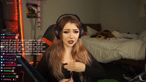 Twitch streamer exposes herself after trying to falsely show her。